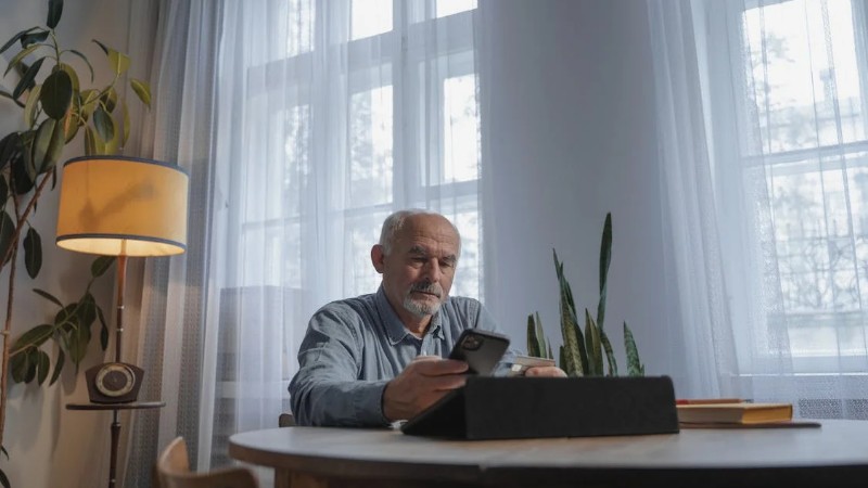 w h, tags: seniors scams - images.pexels.com