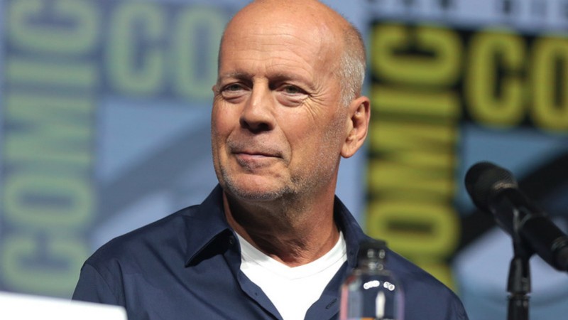 Bruce Willis - Bruce Willis speaking at the 2018 San Diego Comic Con International, for "Glass", at the San Diego Convention Center in San Diego, California. Please attribute to Gage Skidmore if used elsewhere., tags: family dementia - Gage Skidmore via Flickr